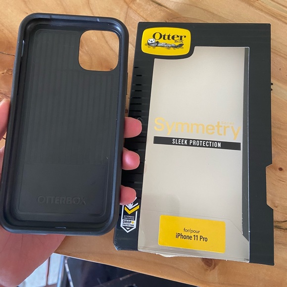 Otterbox I phone 11 pro never been used - Picture 2 of 8